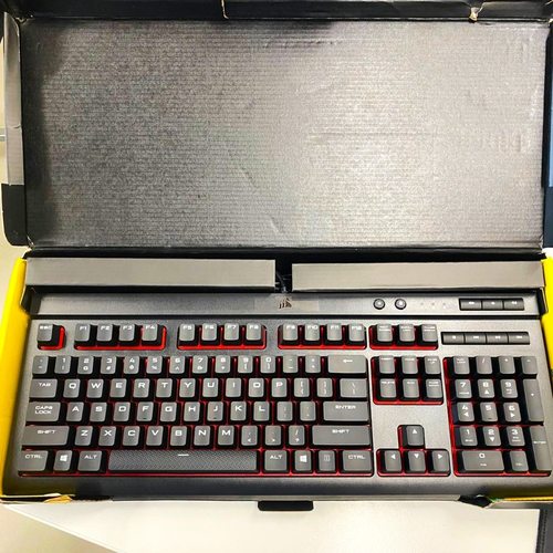 Уцененный товар Corsair K68 Red LED (Cherry MX Red) (уценка)