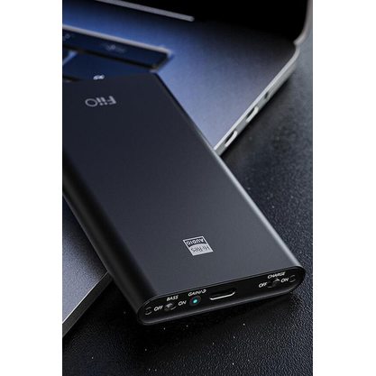 Портативный усилитель и ЦАП FiiO Q3