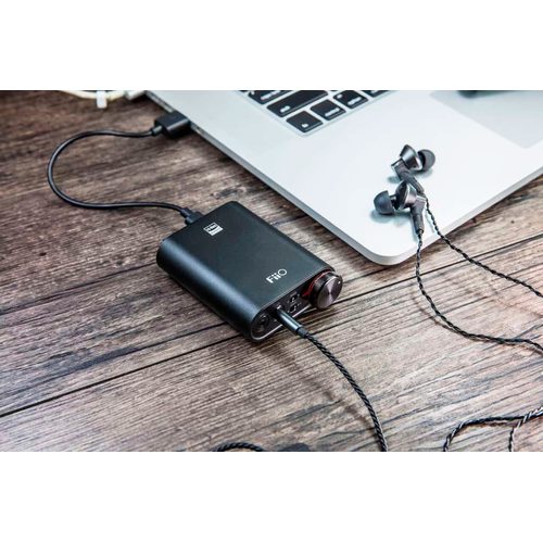 Портативный усилитель и ЦАП FiiO K3