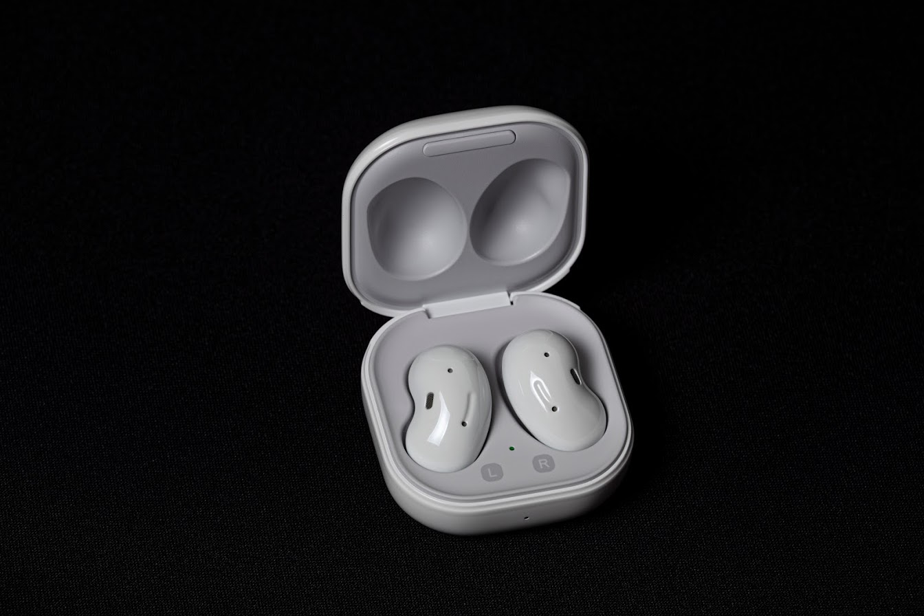 Купить беспроводные наушники Samsung Galaxy Buds Live (SM-R180) (белый ...
